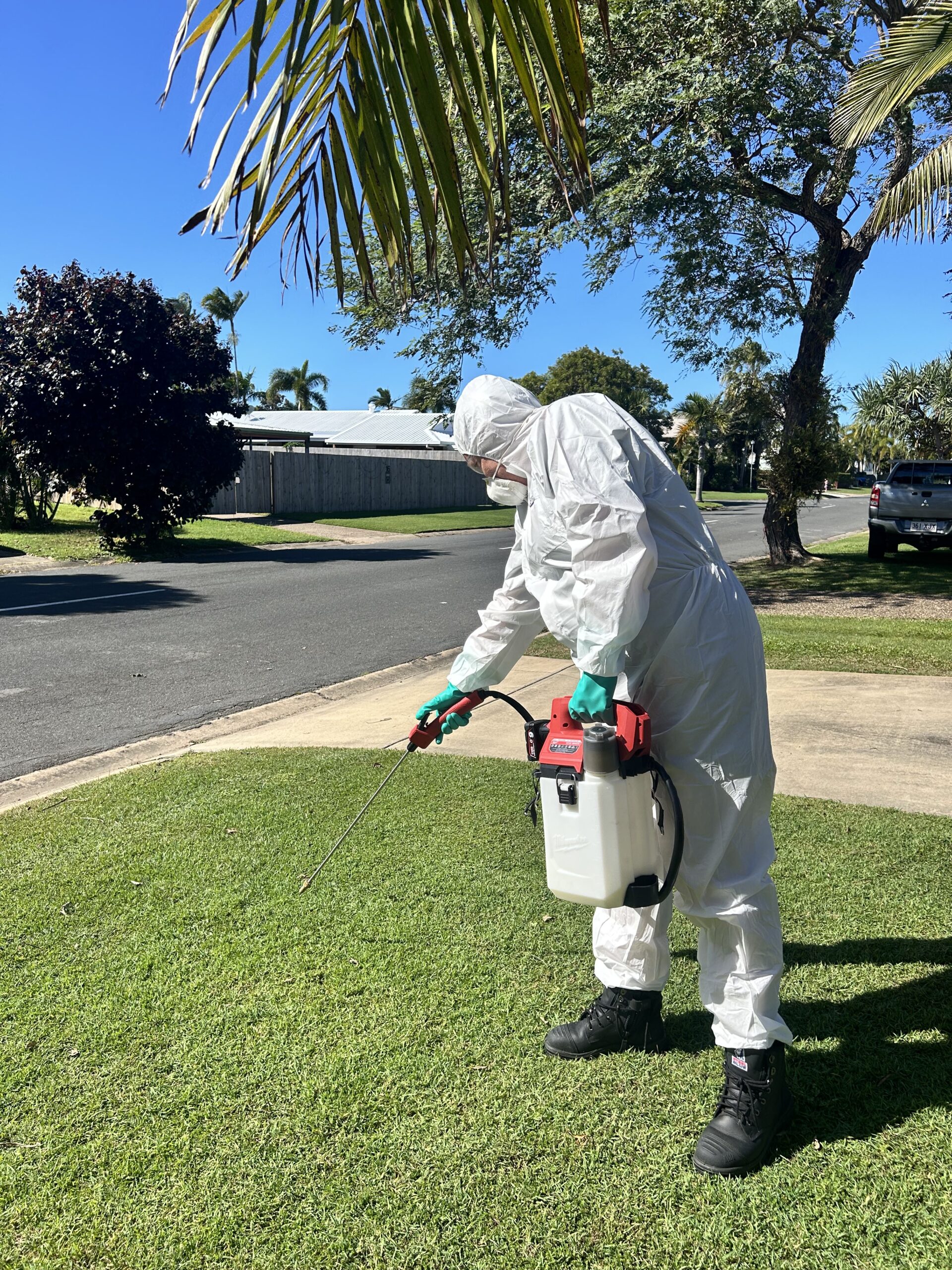 Spraying-Grass-Pest-Control